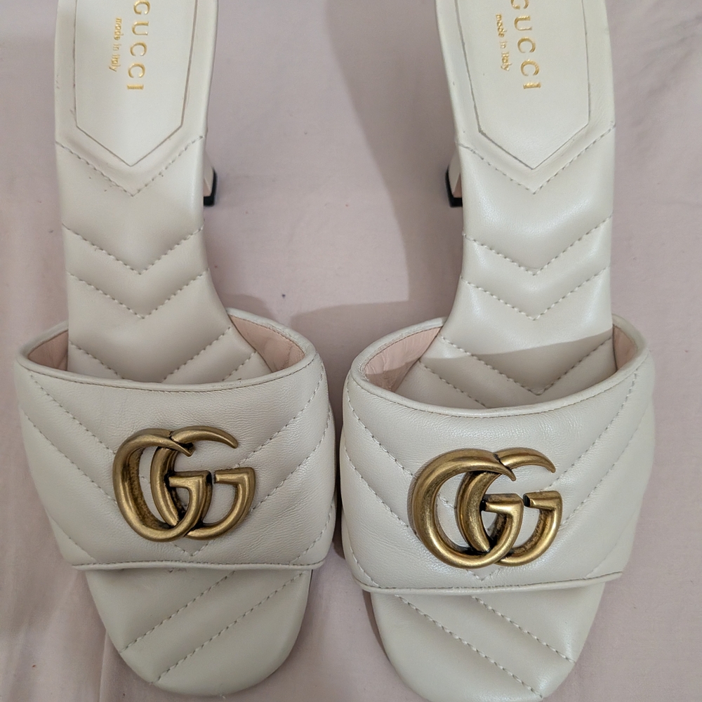 Gucci Women's Cream Mules with Gold Logo Size 6.5